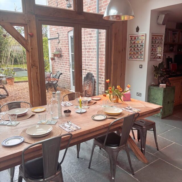 Last night’s guest dinner for four. We made our signature spaghetti bolognese with vegan mince, a Farinata with rosemary, red onion and olives, with a Caesar salad and homemade croutons, followed by a very indulgent peanut butter and raspberry brownie and vanilla ice cream. 

🌱💚🌱#vegan #veganlife #veganguesthouse #veganhotel #adultsonlyhotel
